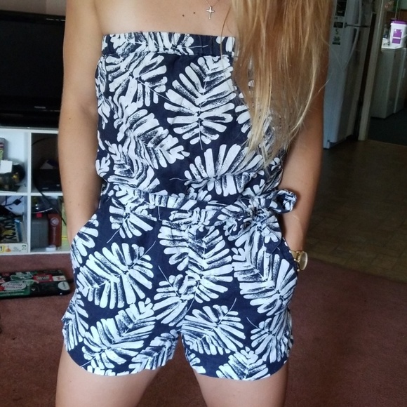 Never worn- NWOT Banana Republic Romper - Picture 3 of 4